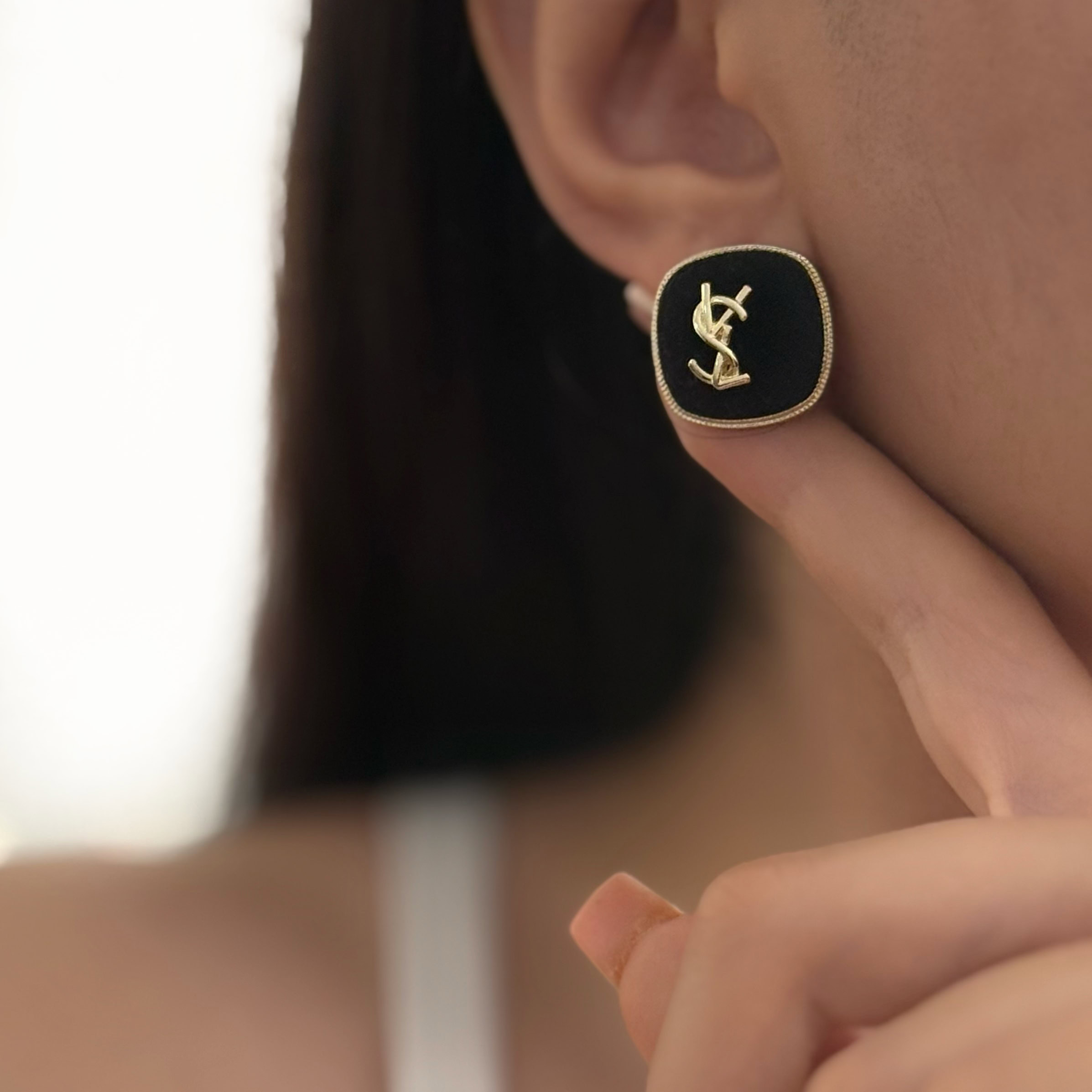 گوشواره ysl مخمل گوشواره مخمل ysl - تصویر 1