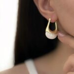 گوشواره حلقه صدفی