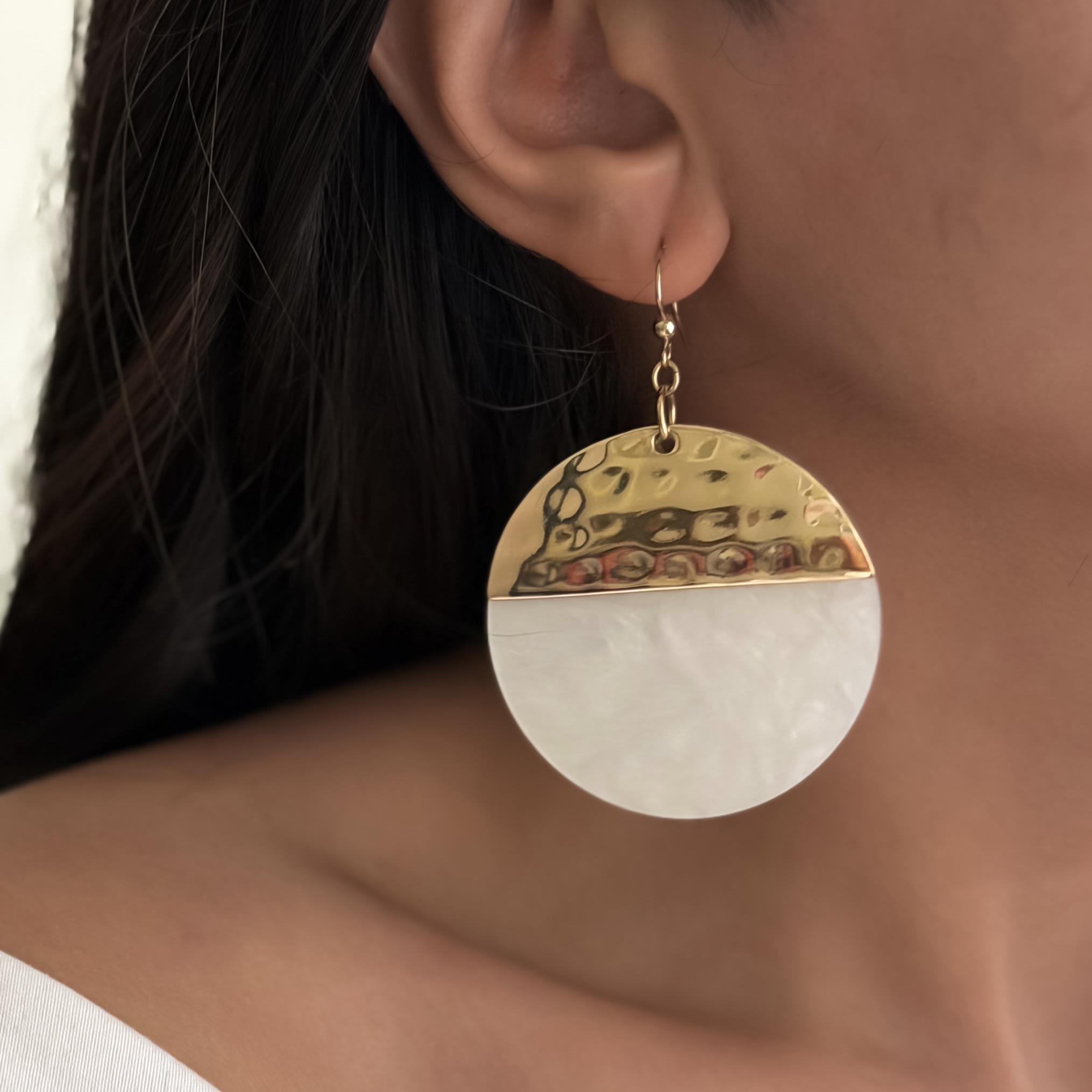 گوشواره آویز گرد طلایی گوشواره آویز گرد طلایی - تصویر 1
